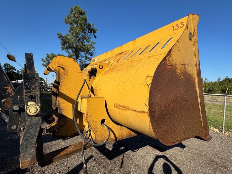 caterpillar-930k-image-2