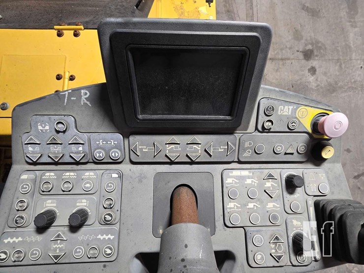 2016-caterpillar-ap-600f-image-16