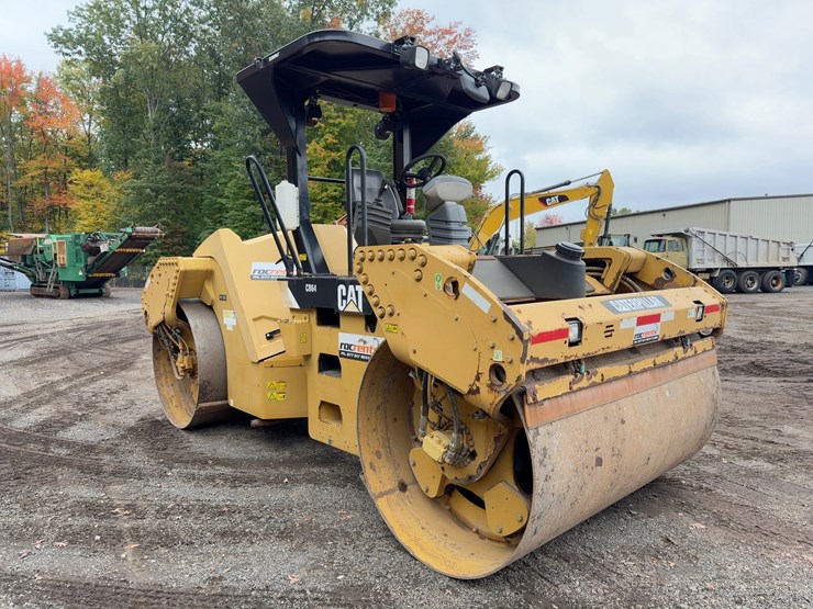 2011-caterpillar-cb64-image-7