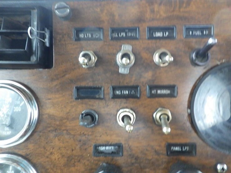 1990-peterbilt-379-image-36
