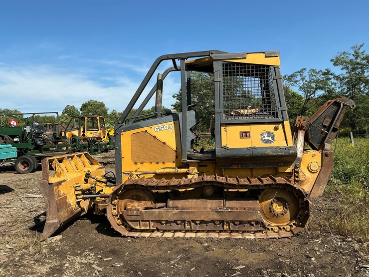 deere-650j-lt-image-2