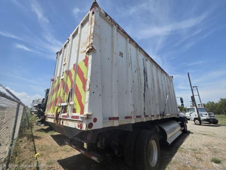 2018-freightliner-114sd-image-3
