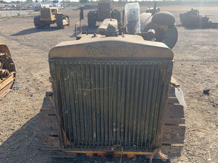 caterpillar-thirty-image-9