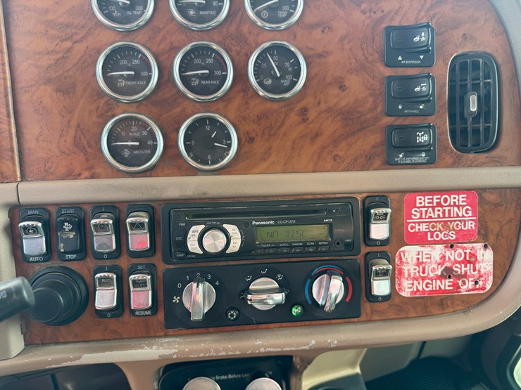2008-peterbilt-389-image-28