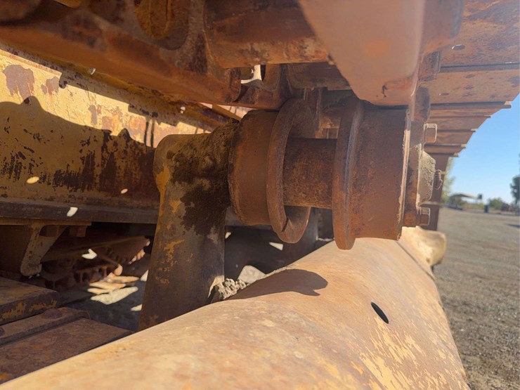 caterpillar-d7-image-13