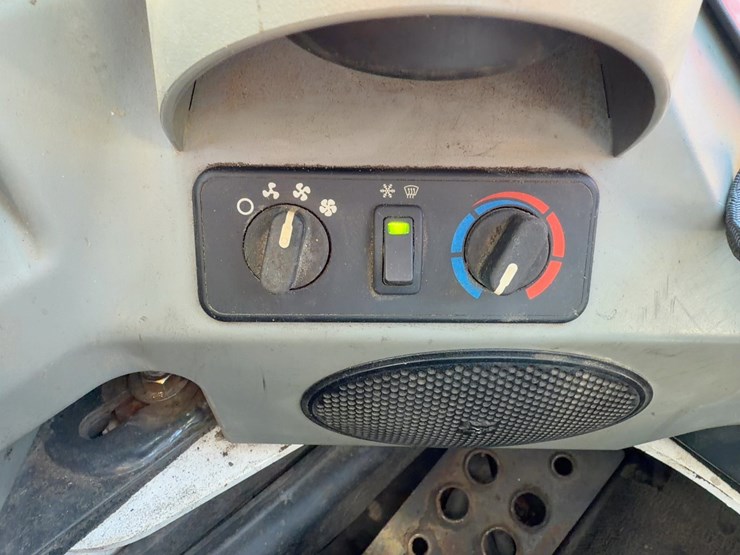 2016-bobcat-s850-image-18
