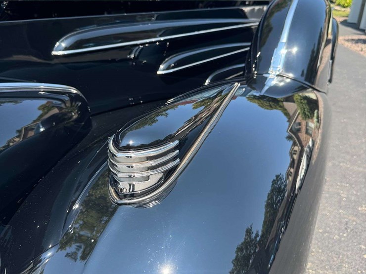 1939-cadillac-series-90-v-16-convertible-coupe-image-21