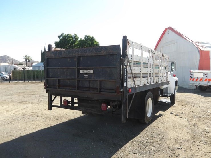 1993-ford-f700-image-3