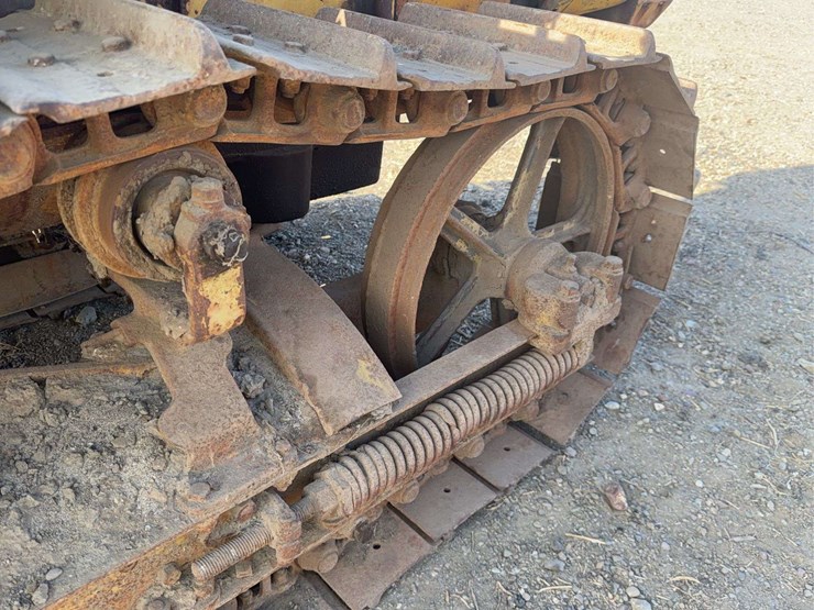caterpillar-thirty-image-15