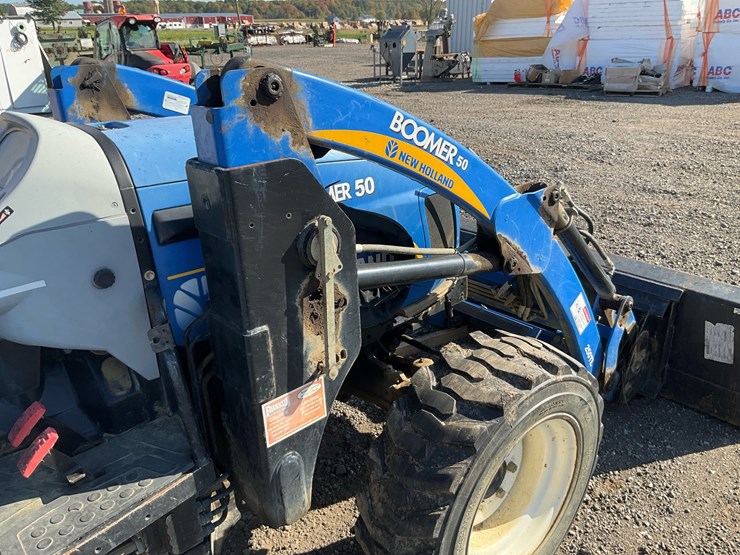 2010-new-holland-boomer-50-image-25