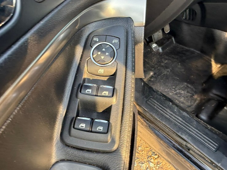 2018-ford-explorer-image-50
