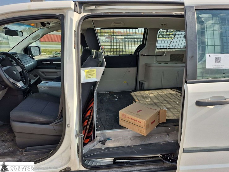 2010-dodge-grand-caravan-image-23