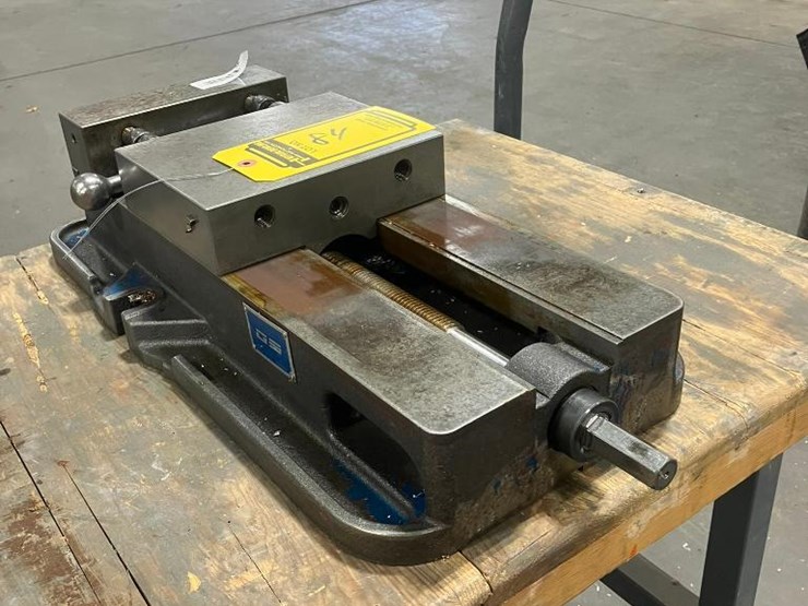 gs-8"-milling-vise-image-2