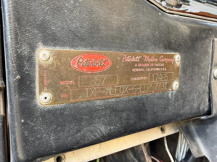 1990-peterbilt-357-image-19