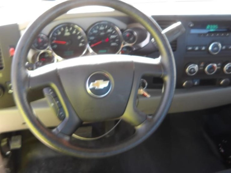 2013-chevrolet-silverado-2500-image-14