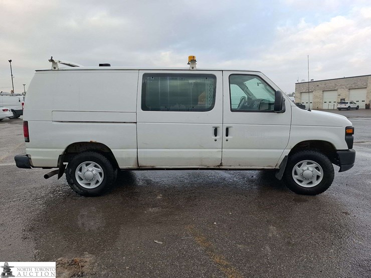2011-ford-cargo-image-4