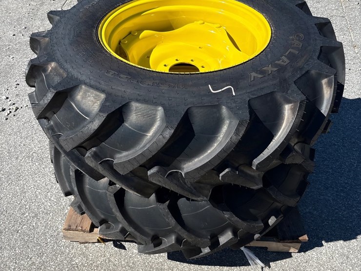 #1067-•-john-deere-r1-ag-tires-with-rims-image-2