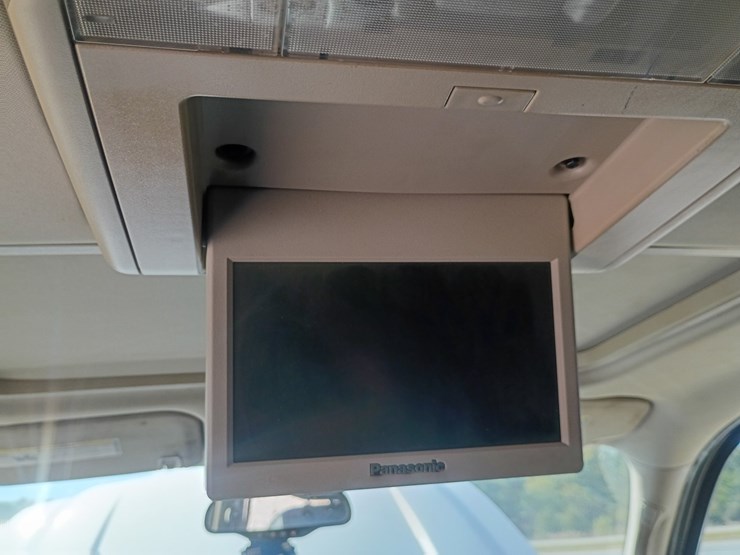 2010-chevrolet-suburban-image-76