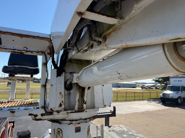 2019-freightliner-m2-106-image-35