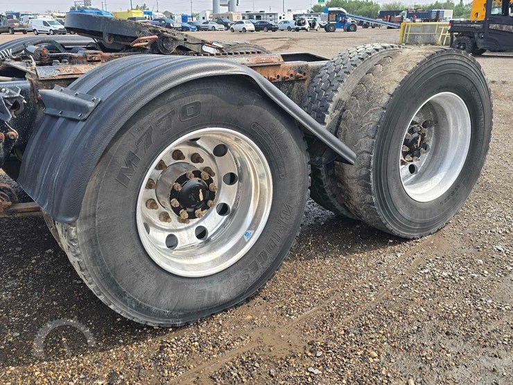 2018-freightliner-cascadia-125-image-22