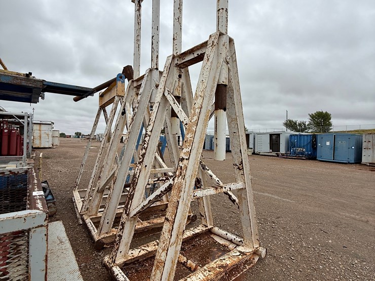 (2)-adjustable-height-mast-stands-image-3