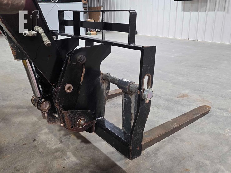 2018-caterpillar-tl943d-image-11