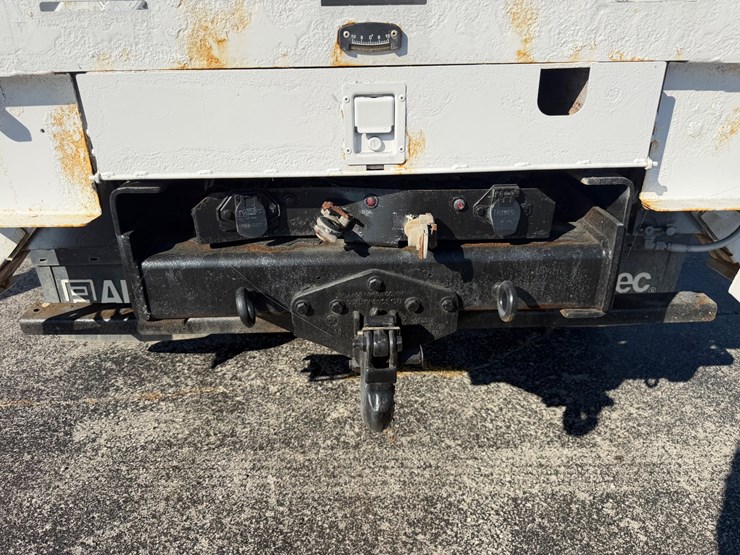 2019-freightliner-m2-106-image-15