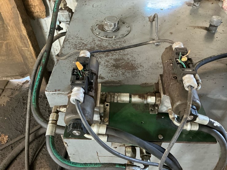 #158-•-custom-hydraulic-pump-&-reservoir-assembly-image-6