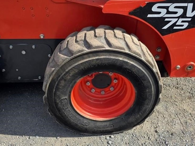 2025-kubota-ssv75-image-23