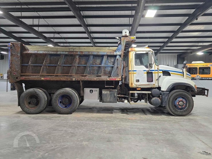 2005-mack-granite-cv713-image-6