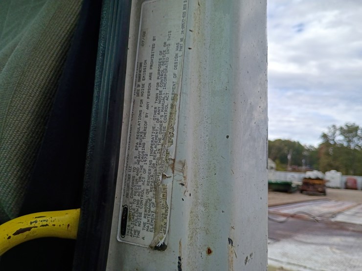 2003-freightliner-fl106-image-35