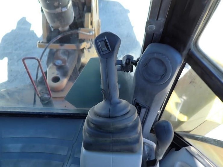 caterpillar-450e-image-33