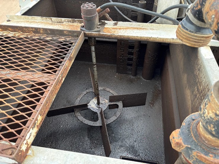 2012-caterpillar-c27-image-19