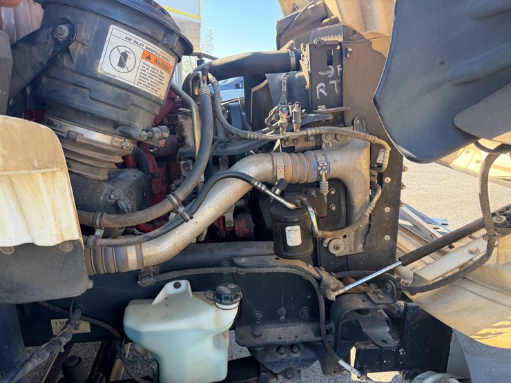 2014-freightliner-m2-106-image-64