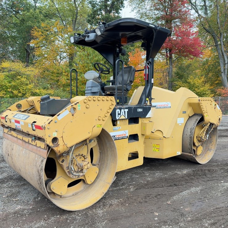 2011 CATERPILLAR CB64