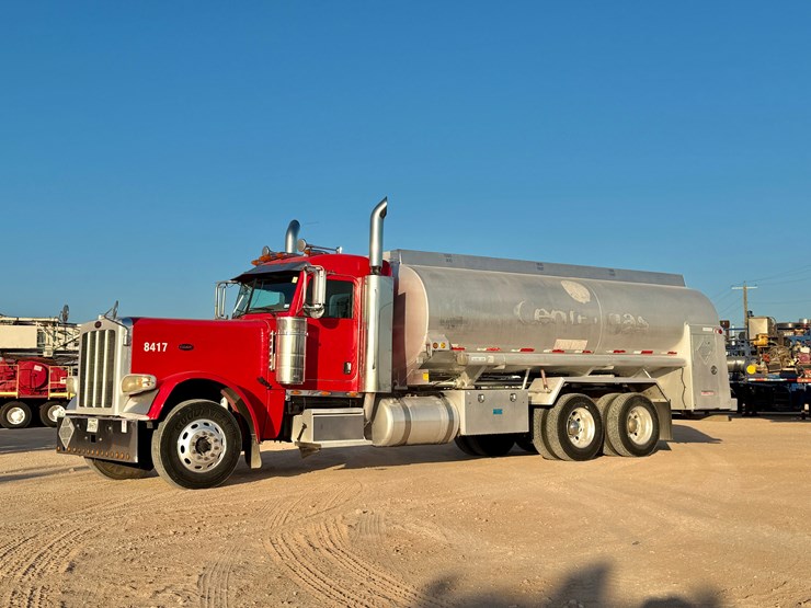 2008-peterbilt-389-image-2