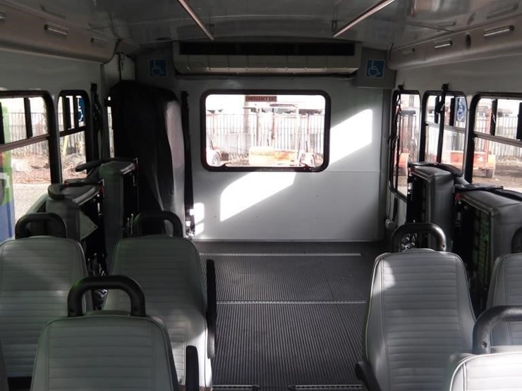 2017-ford-e450-image-24