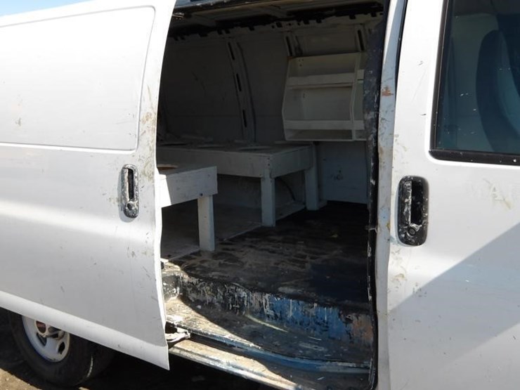 2016-utility-van-image-16