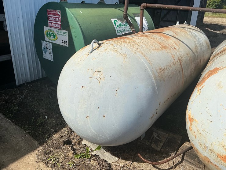 #174-•-horizontal-cylindrical-storage-tank-image-2