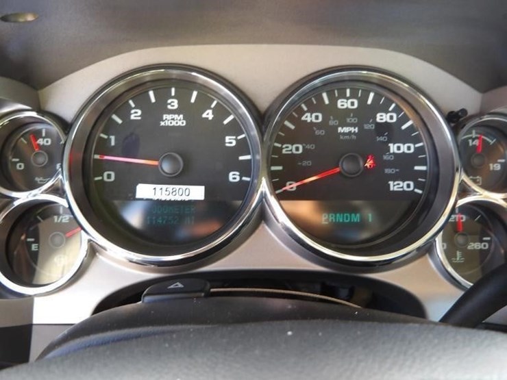 2013-chevrolet-silverado-2500-image-18