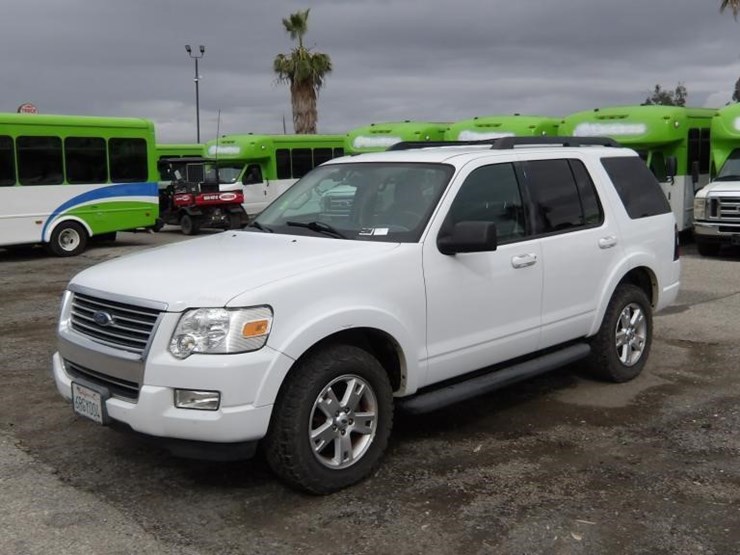 2010-ford-explorer-image-1