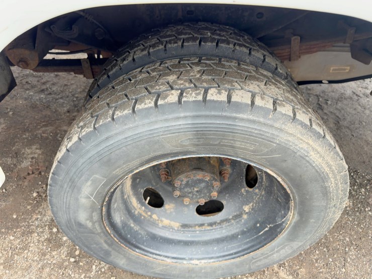 2013-ford-f550-xl-image-10