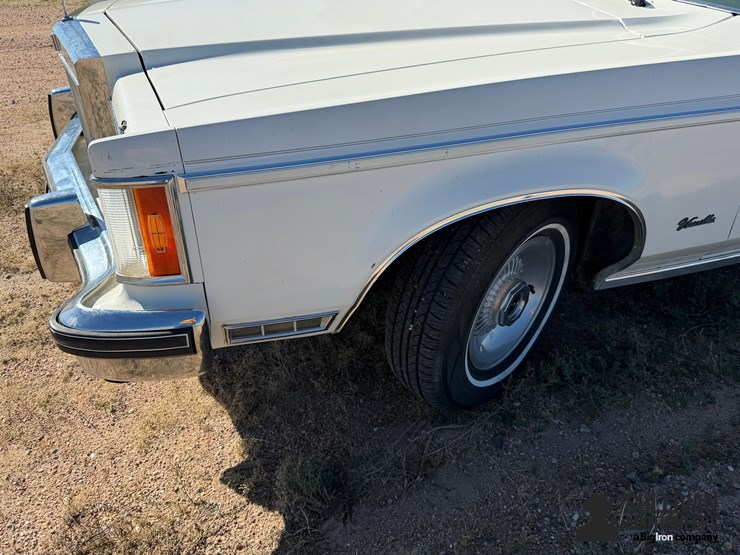 1977-lincoln-versailles-4-door-luxury-sedan-image-14