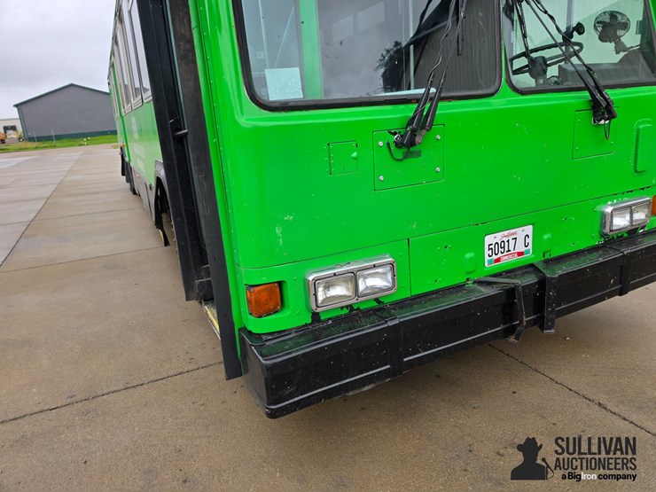2000-gillig-party-bus-image-19