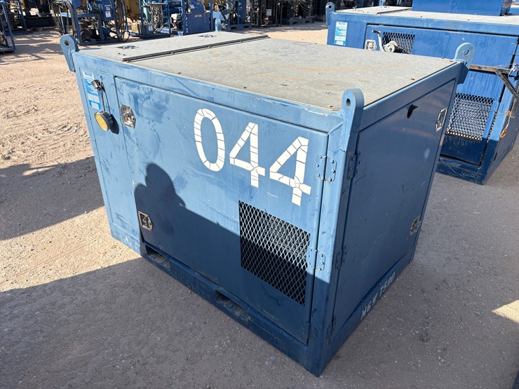self-contained-20k-wp-grease-injection-unit-combo-p/b-8.4-kw-isuzu-diesel-generator-image-3