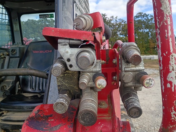 2017-takeuchi-tl12v2-image-64