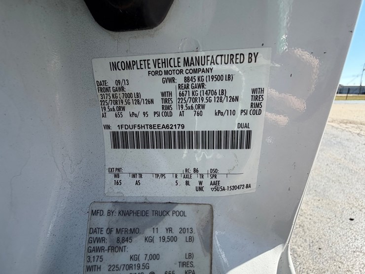 2014-ford-f550-image-30