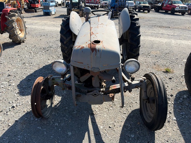 ford-tractor-image-2