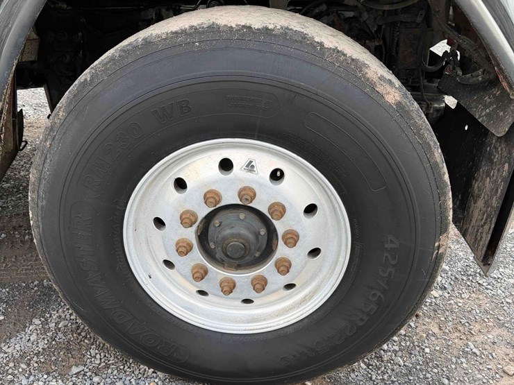2006-freightliner-tri-axle-dump-image-5