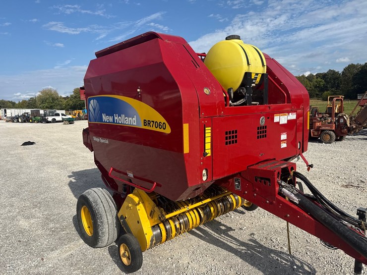 new-holland-br7060-image-3